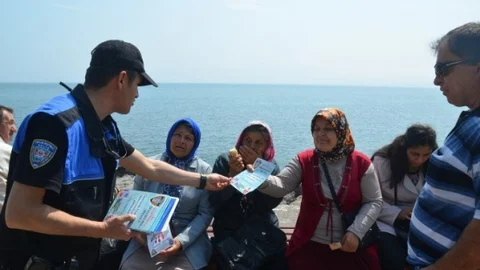 Fatsa'da Polis Broşür Dağıttı