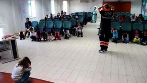 Van'da Minik Öğrencilere Afet Eğitimi