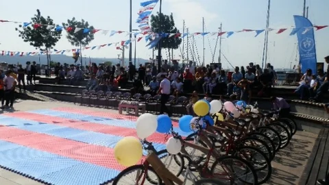 Çanakkale'de 250 Bisiklet Dağıtıldı