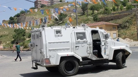 Mardin'de Seçim Bürosuna Saldırı Gerçekleşti