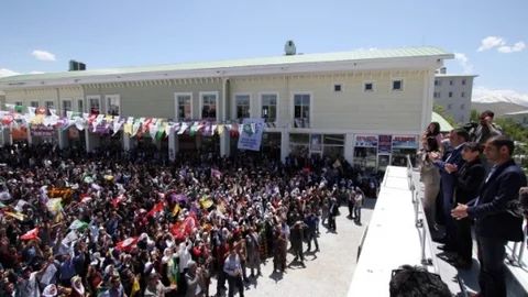 Figen Yüksekdağ Van'da Miting Düzenledi