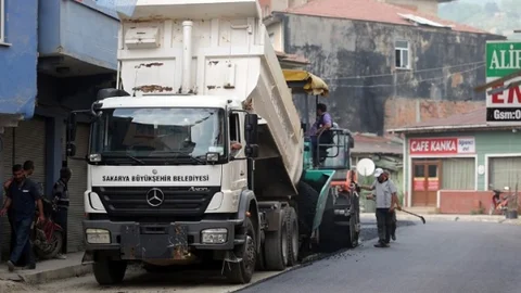Geyve'de Asfalt Çalışmaları Başladı