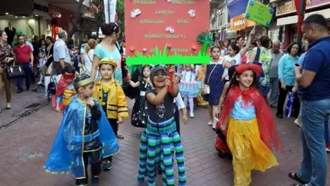 Nazilli'de Öğrenciler Geri Dönüşüm Yürüyüşü Düzenledi