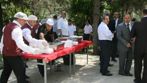 Diyarbakır Adliyesi’nde Helva Dağıtımı Yapıldı