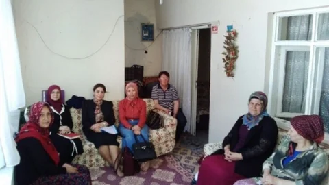 Düzce'de AK Kadınlar Ev Ziyaretlerine Başladı