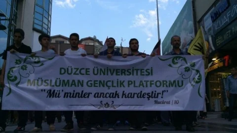 Düzce'de Mursi İçin Yürüyüş Yapıldı
