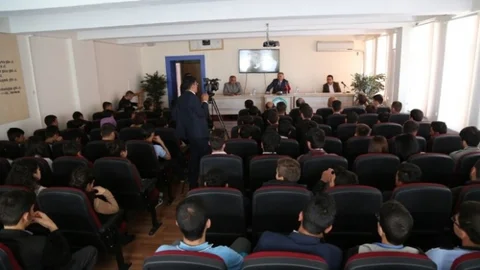 Kayseri'de Eğitim Konferansı Düzenlendi