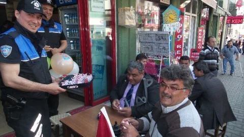 Bartın'da Engellilere Lokum İkramı