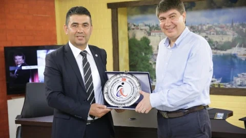 Menderes Türel'e Plaket Töreni