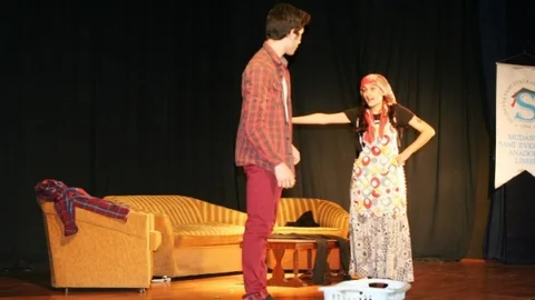 Mudanya'da Liseli Tiyatro Gösterimi