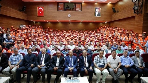 Sultangazi'de Temizlik İşçilerine Ödül Verildi