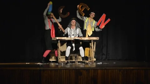 Genç Yeteneğin "Palto" Oyunu Eskişehir'de Sahnelendi