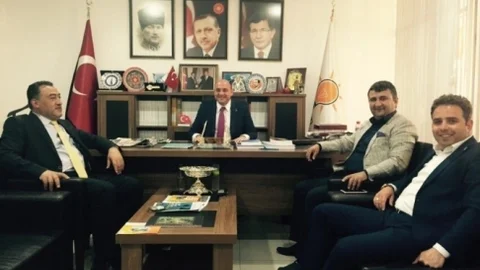 İshak Gazel'e Anlamlı Hediye Takdimi