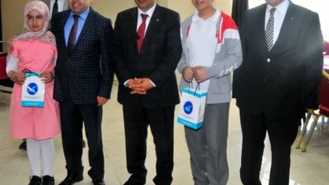 Van'da Başarılı Öğrencilere Moral Yemeği