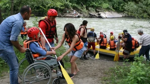 Engelliler Rafting Heyecanı Yaşadı