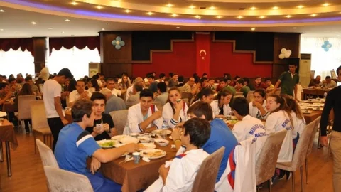 Nazilli'de Gençlerle Kutlama