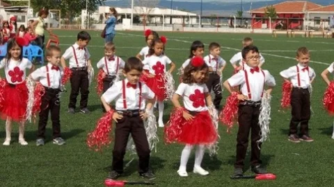 Çanakkale'de Anaokulu Gösterisi