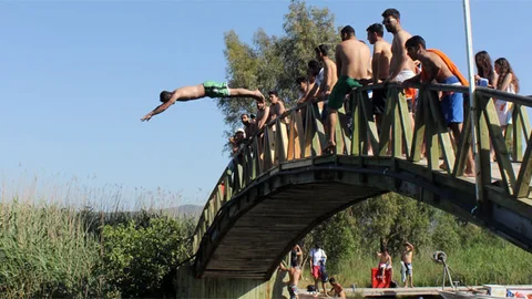 Akyaka Azmağı'nda Tehlikeli Atlayışlar