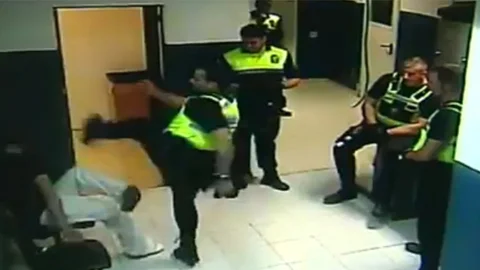 Karakolda Tekme Tokat Kavga