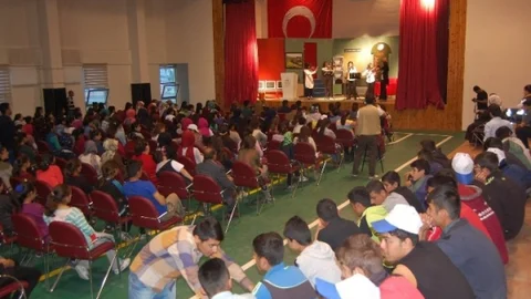 Muş'ta Tiyatro Gösterimi Yapıldı