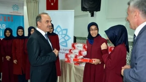 Konya'da Öğrencilere Tablet Dağıtımı Yapıldı