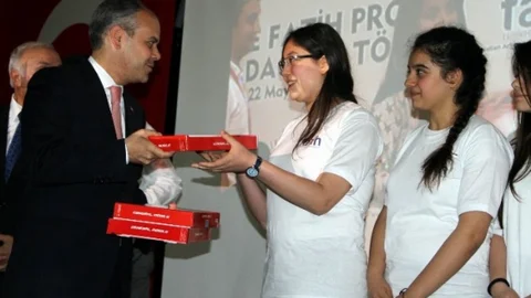 Samsun'da Tablet Dağıtımı Gerçekleşti