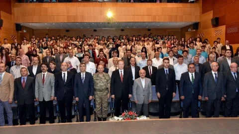 Gümüşhane'de Öğrencilere Tablet Bilgisayar Dağıtıldı