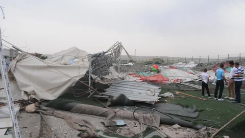 Cizre'de Halı Saha Yıkıldı