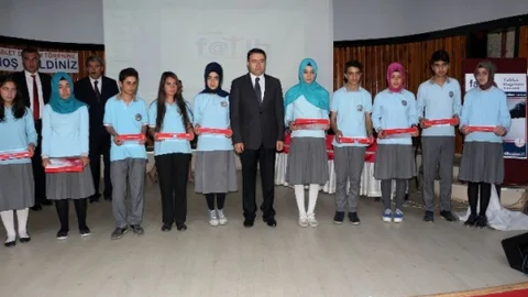Ağrı'da Öğrencilere Tablet Dağıtımı Yapıldı
