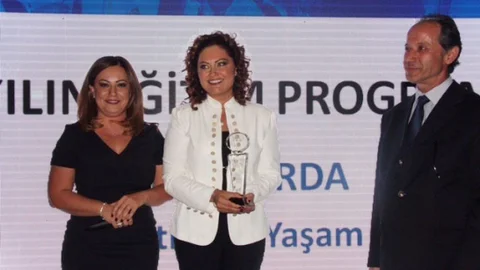 Eğitimde Başarı Ödülleri Sahiplerini Buldu