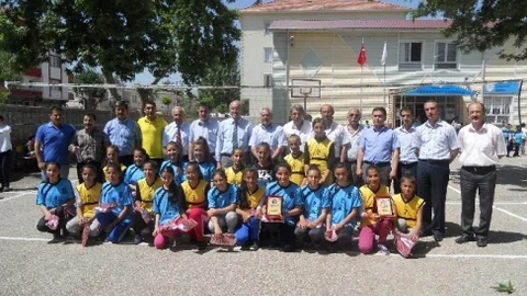 Gölbaşı'nda Voleybol Dostluk Maçı