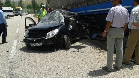 Sivas'ta TIR Altında Kaza