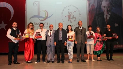 Bayraklı'da Halk Oyunları Şöleni