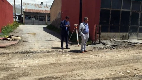 Adilcevaz'da Yol Yapım Çalışmaları İncelendi