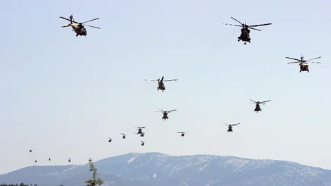 İzmir'de Solotürk Gösterisi Heyecan Verdi