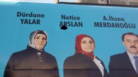 Diyarbakır'da AK Parti Otobüsüne Saldırı