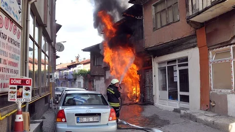 Tokat'ta Ahşap Ev Yangını