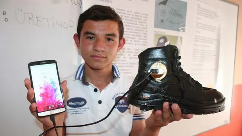 Yürürken Cep Telefonu Şarj Eden Bot Yaptı