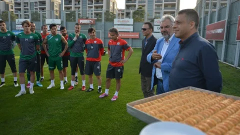 Bursaspor'a Baklava Jestinde Bulundu