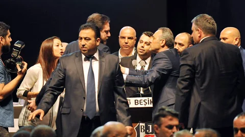 Beşiktaş Kongresi'nde Gergin Anlar