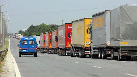 Kapıkule'de Uzayan TIR Kuyruğu Sorunları Artıyor