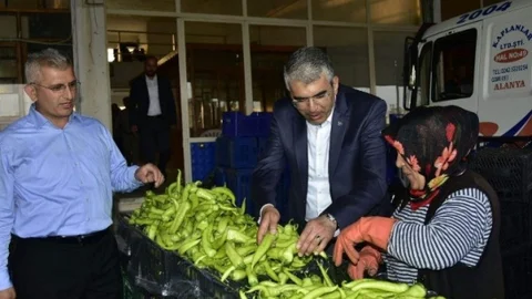 MHP'li Tarkan Akıllı Serik'te Esnafı Dinledi