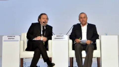 Dışişleri Bakanı Antalya'da Kongrede Konuştu