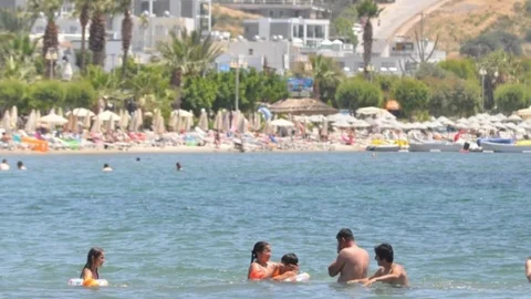 Bodrum Sahilleri Canlılık Kazandı