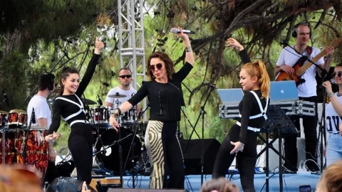 Ziynet Sali Mersin'de Konser Verdi
