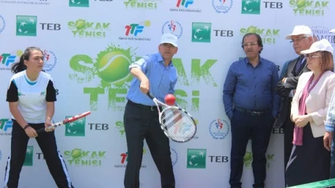 Gaziantep'te Sokak Tenisi Şenliği Düzenlendi