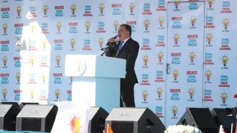 İzmir'de Başbakan Davutoğlu Konuştu