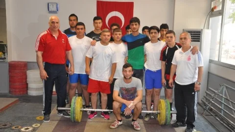 Gençlik Kupası Halter Müsabakaları Sonuçlandı