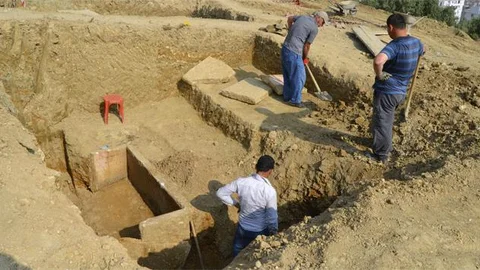 Gemlik'te 2200 Yıllık Lahit Bulundu