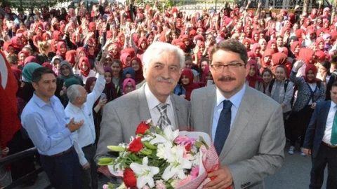 Manisa'da Emekli Öğretmene Vefa Günü
